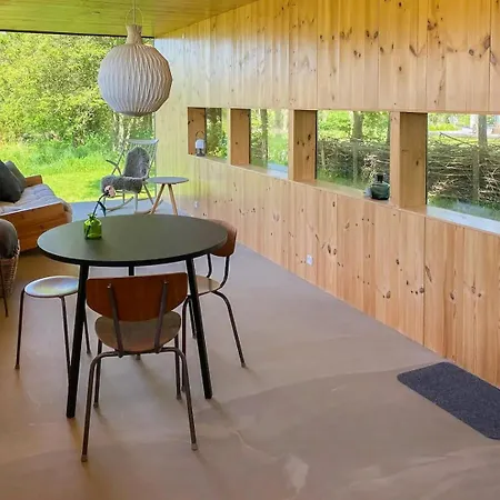 Bjerregrav Mose Og Naturen I Et Lite Hus *